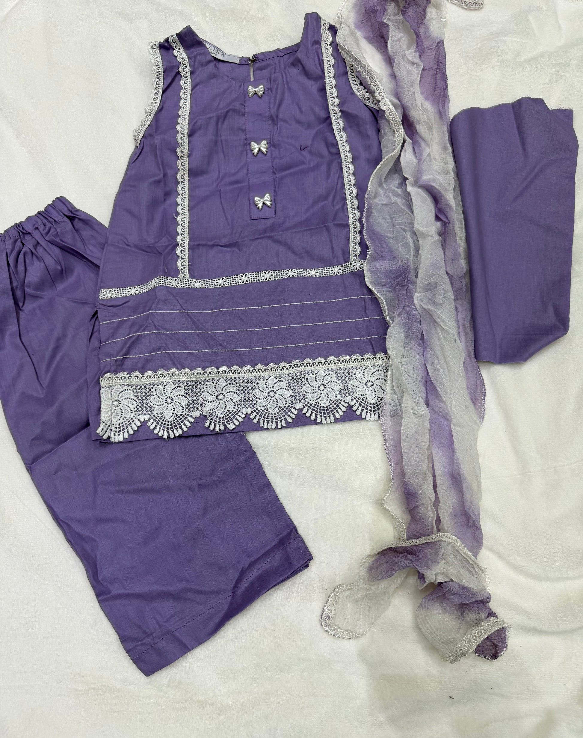 Close-up of delicate lace and bow detailing on Lilac Lace Baby Girl Kurta Set With Dupatta - Pakistani baby clothes UK

