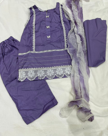Close-up of delicate lace and bow detailing on Lilac Lace Baby Girl Kurta Set With Dupatta - Pakistani baby clothes UK
